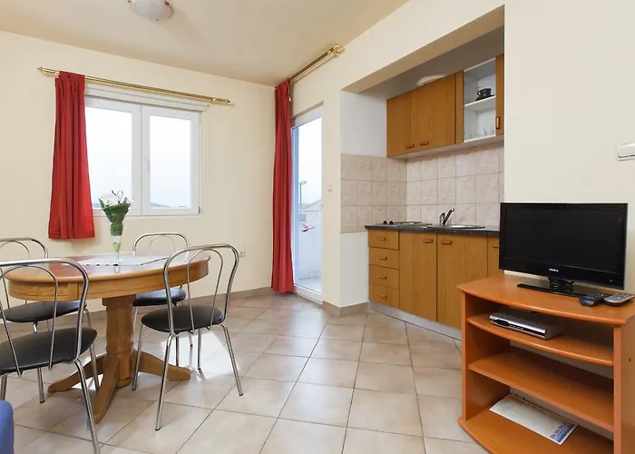 알라이베그 아파트 트로기르